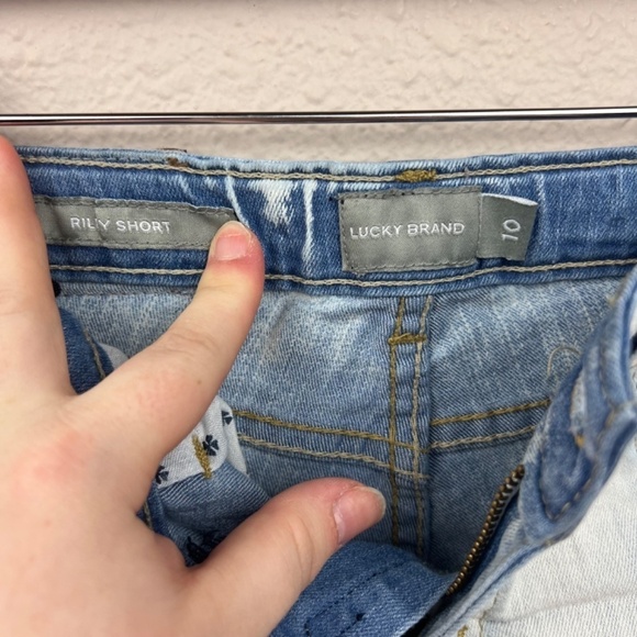 Girl's Lucky Brand Cuffed Raw Hem 2.5" Denim Riley Shorts in Light Wash … - Picture 5 of 8